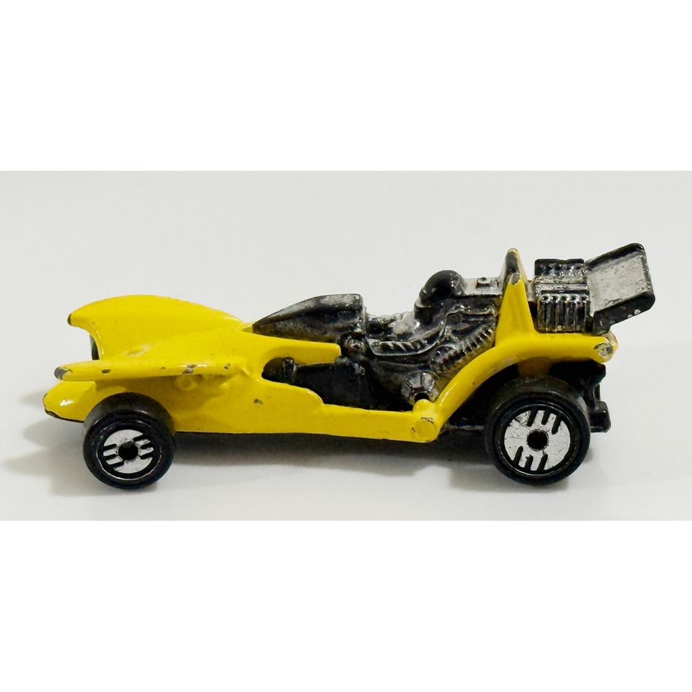 Hot Wheels Diecast Car Kids 1:64 Yellow 1982 Mattel Vintage Racer